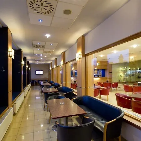 Hotel Bratislava Готель 4*