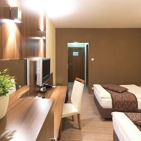 Готель Hotel Bratislava 4*