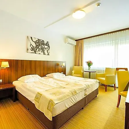 Отель Hotel Bratislava 4*