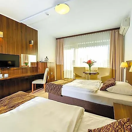 Отель Hotel Bratislava 4*