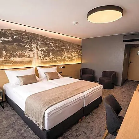 Hotel Bratislava Отель