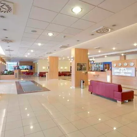 Hotel Bratislava Отель