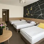 Hotel Bratislava Отель