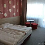 Отель Hotel Bratislava Братислава